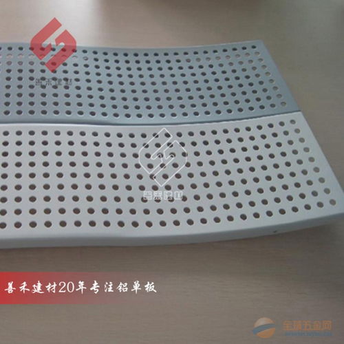 現(xiàn)代建筑金屬幕墻裝飾材料全解析 仿石頭、雙曲與氟碳鋁單板定制及零售指南